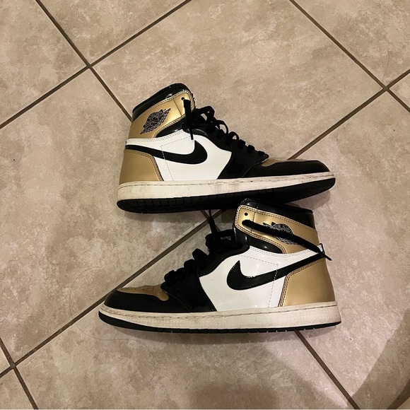 Nike Air Jordan 1 Retro High NRG
Patent Gold Toe - Picture 3 of 11